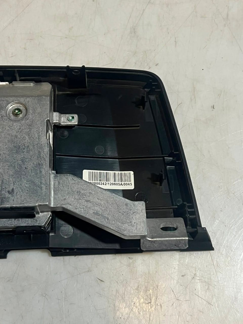 2013-2018 BMW 650i and 640i GPS RADIO SCREEN Central Information Display 9284975