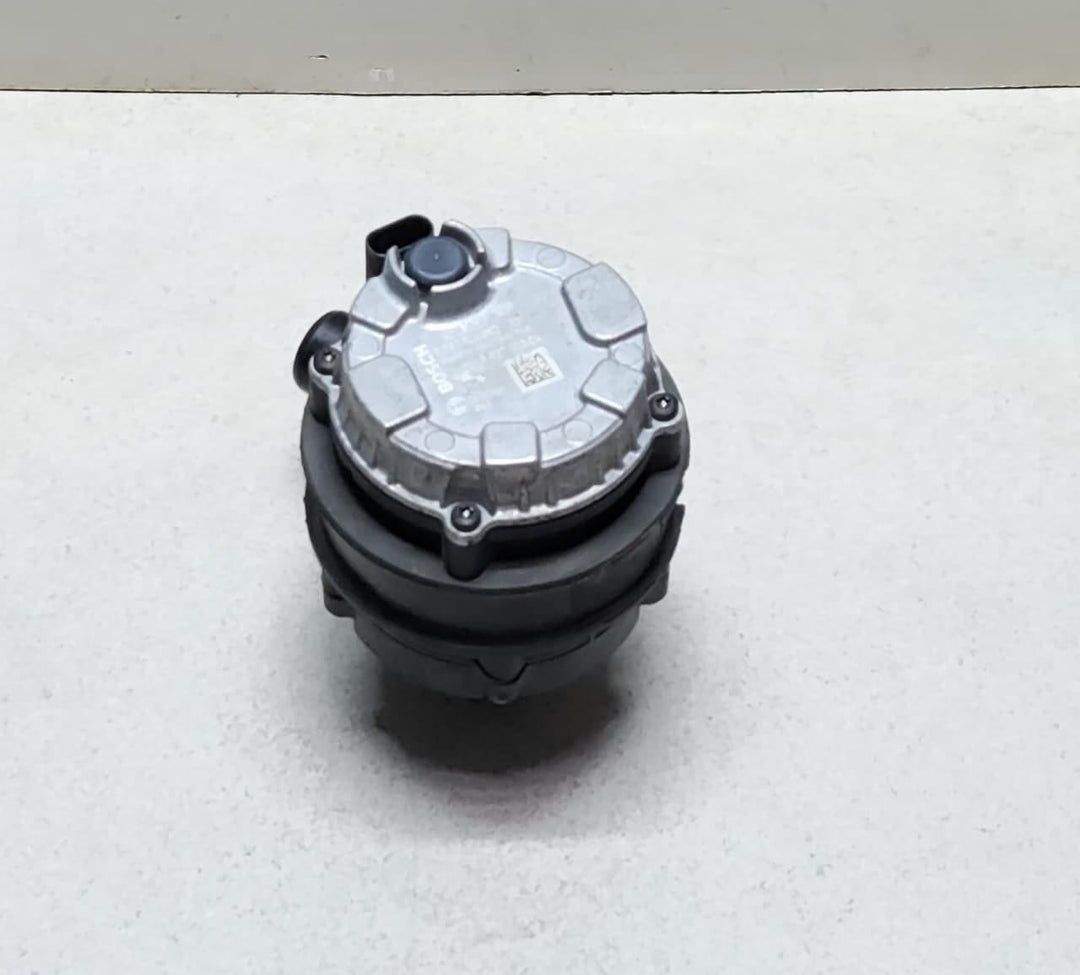 BMW Auxiliary Water Pump Electric 8637953 1, 2, 3, 4, 5 Series and M4 OEM