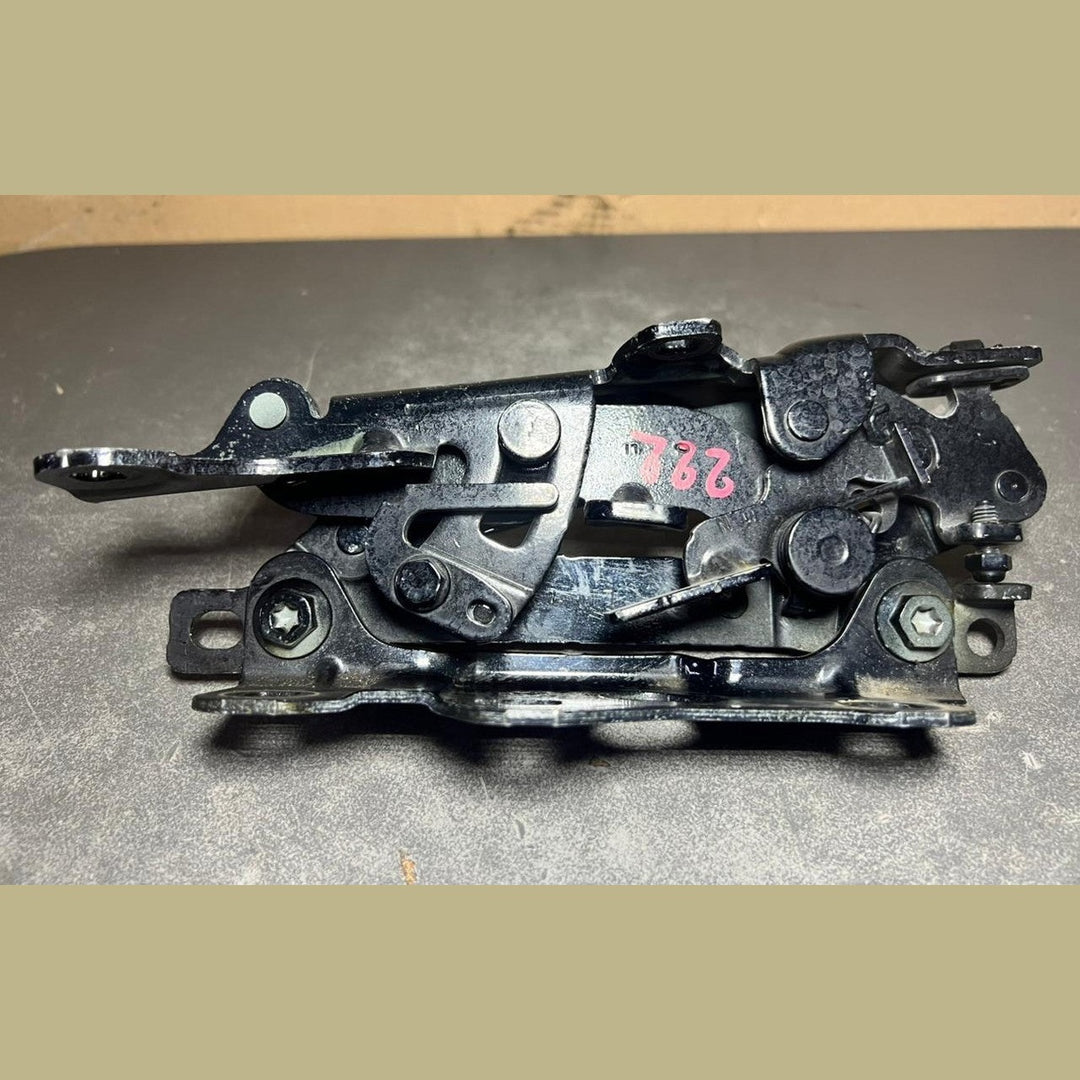 2015-2020 Mercedes-Benz S-Class W222 Front Left Side Bonnet Hinge A222 8800128