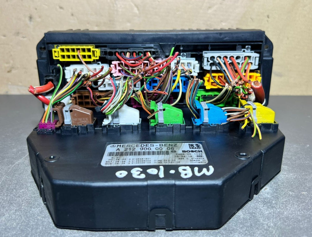 10-16 Mercedes-Benz W212 W204 Front SAM Module Relay Fuse Box A212 9000006 OEM