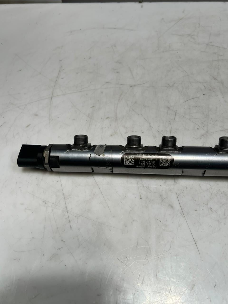 BMW 1' F10 F30 E90 E81 E87 N47 2.0L Fuel Injection Rail With Sensor 7809127 OEM