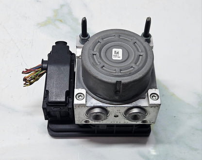 2014-2015 BMW 320i Anti Lock Brake Pump Module 6869726