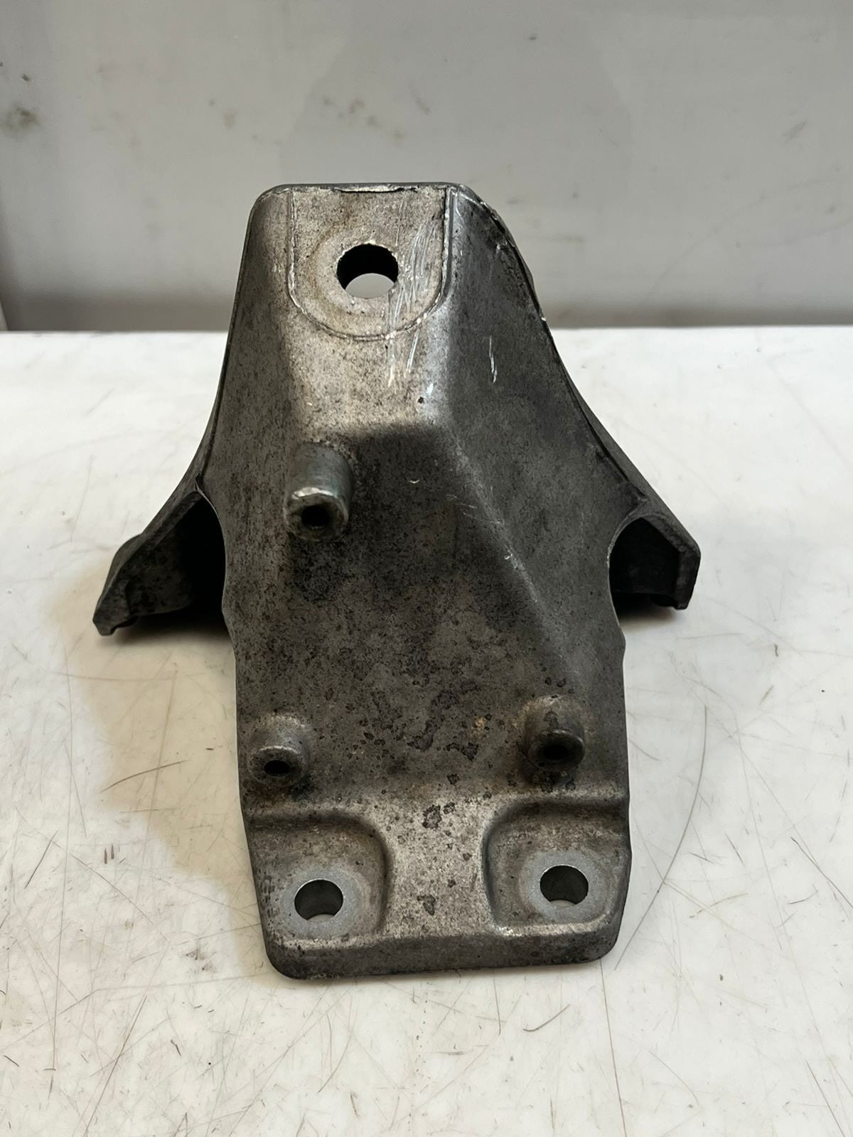 BMW 5 Series F10 F11 525d xDrive Engine Mounting Bracket Right Aluminium 6793004