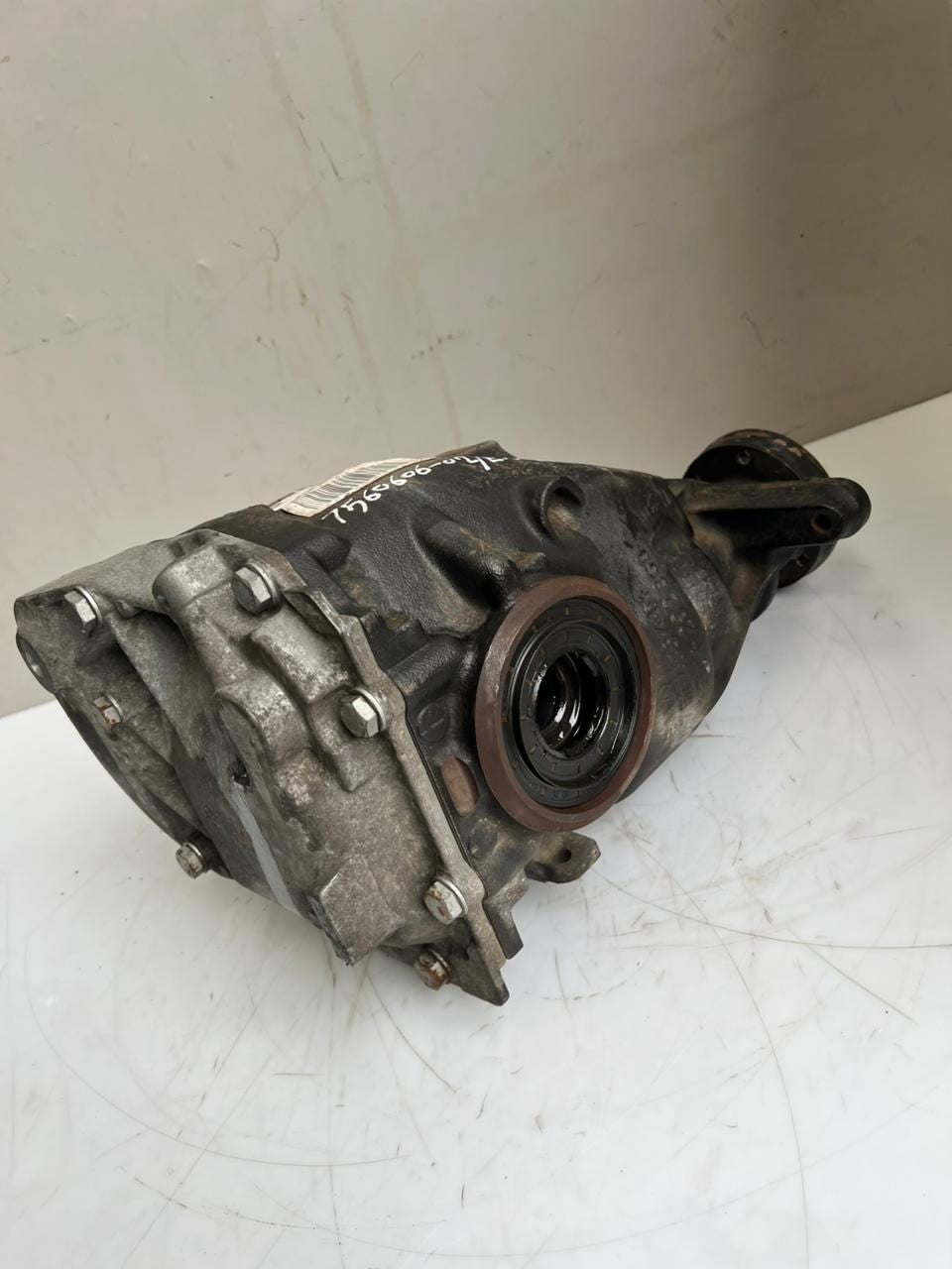 2004-2010 BMW 5' E60 E61 525i 6' E63 E64 630i Rear Differential 7560606 - 3.91