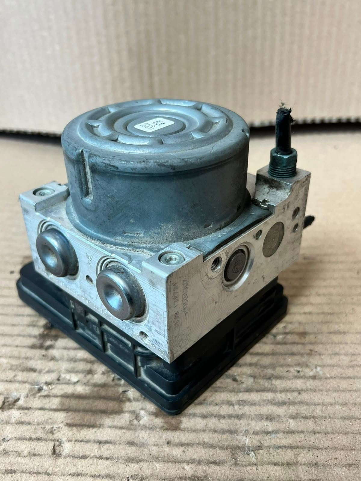 2014 BMW 3 Series F20 F30 F31 328i ABS Pump Module 6858953 OEM