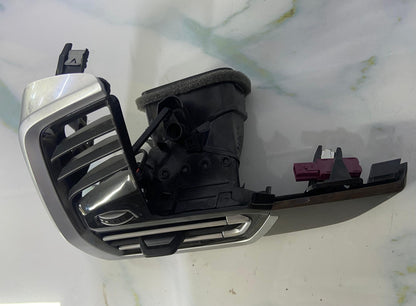 OEM BMW G05 F95 G06 F96 G07 Air Vent Fresh Air Grill Left 9399469