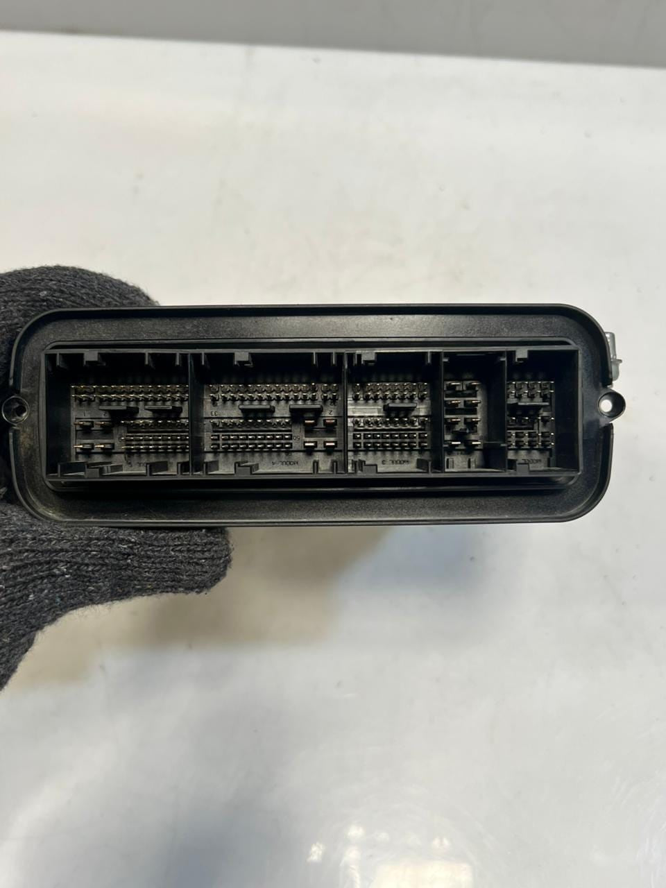 2012 BMW F13 N57D30B Engine Control Unit ECU ONLY DDE 8572873 OEM