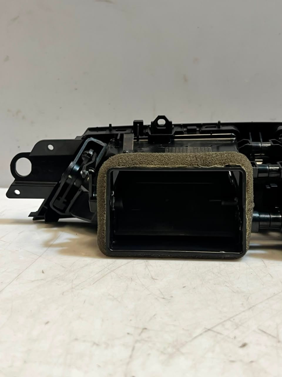 2012-2015 BMW X1 E84 FRONT CENTER Dashboard Air Vent 9258354 OEM