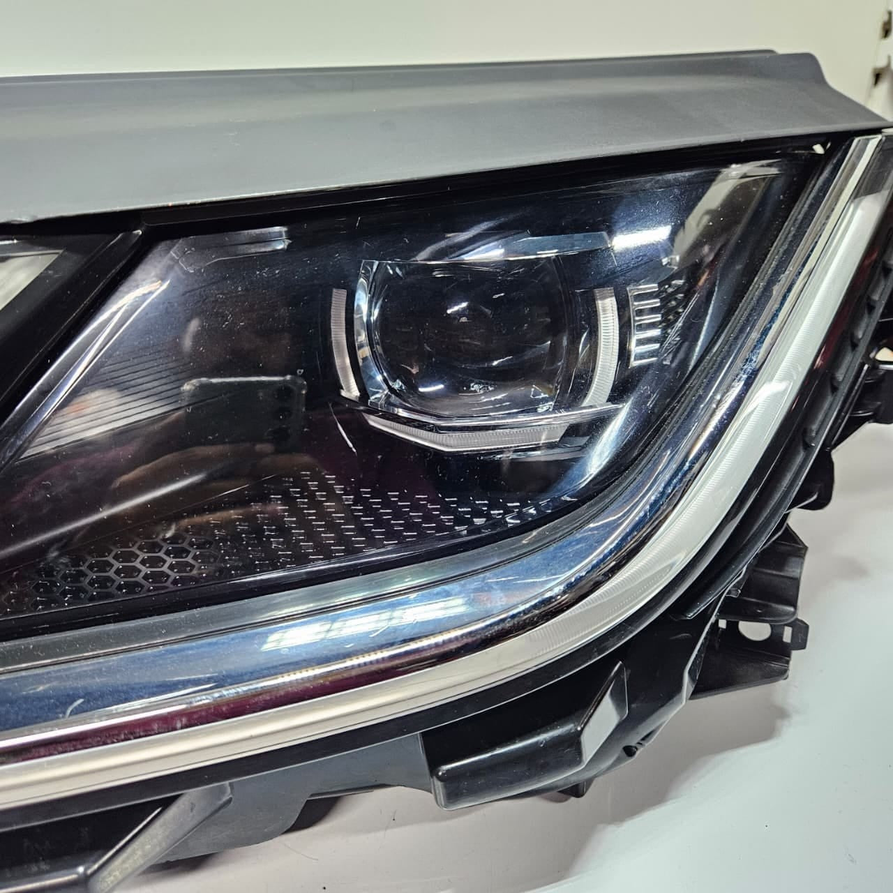 2013-2017 Volkswagen CC Led Headlight 3GG941035 Left Side Used