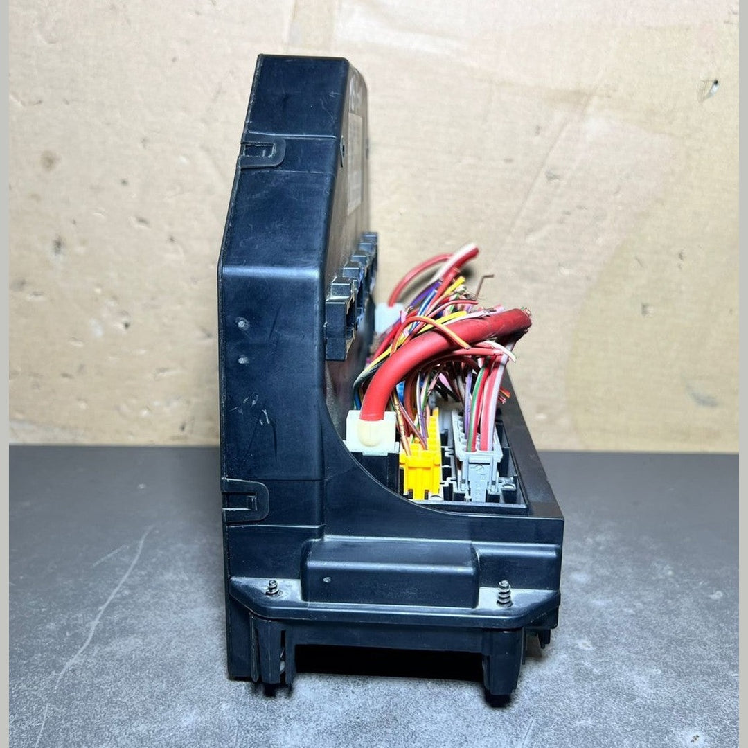 10-20 Mercedes W212 E350 SLK350 C250 Front SAM Module Relay Fuse Box OEM