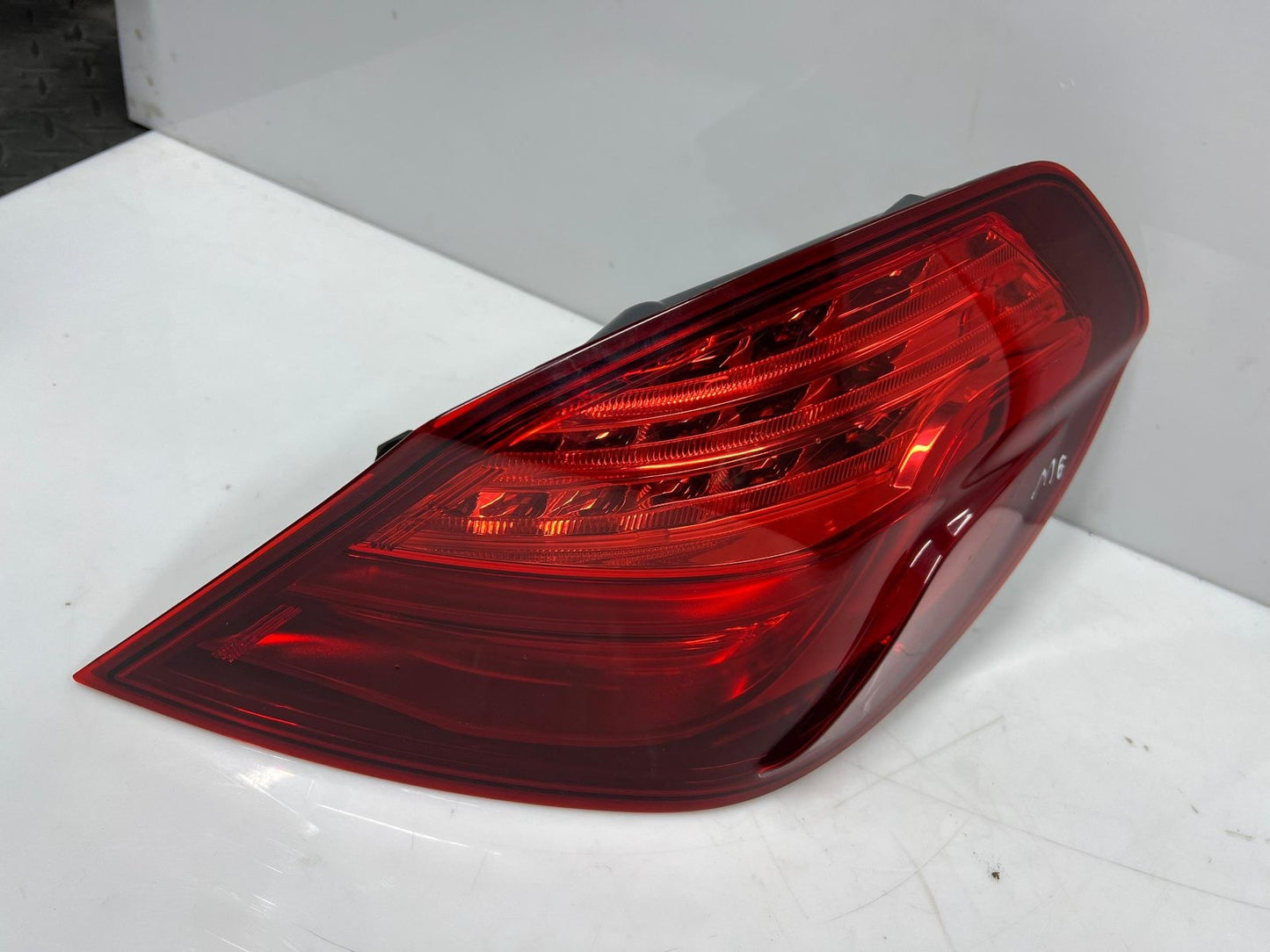 BMW Rear Tail Light BMW F12  LEFT  89505159 RIGHT 89505160