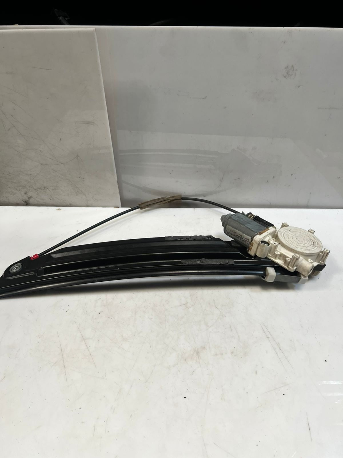 1999-2000 BMW M5 E39 5-Series Z8 FRONT LEFT Door Window Regulator Motor 8360511