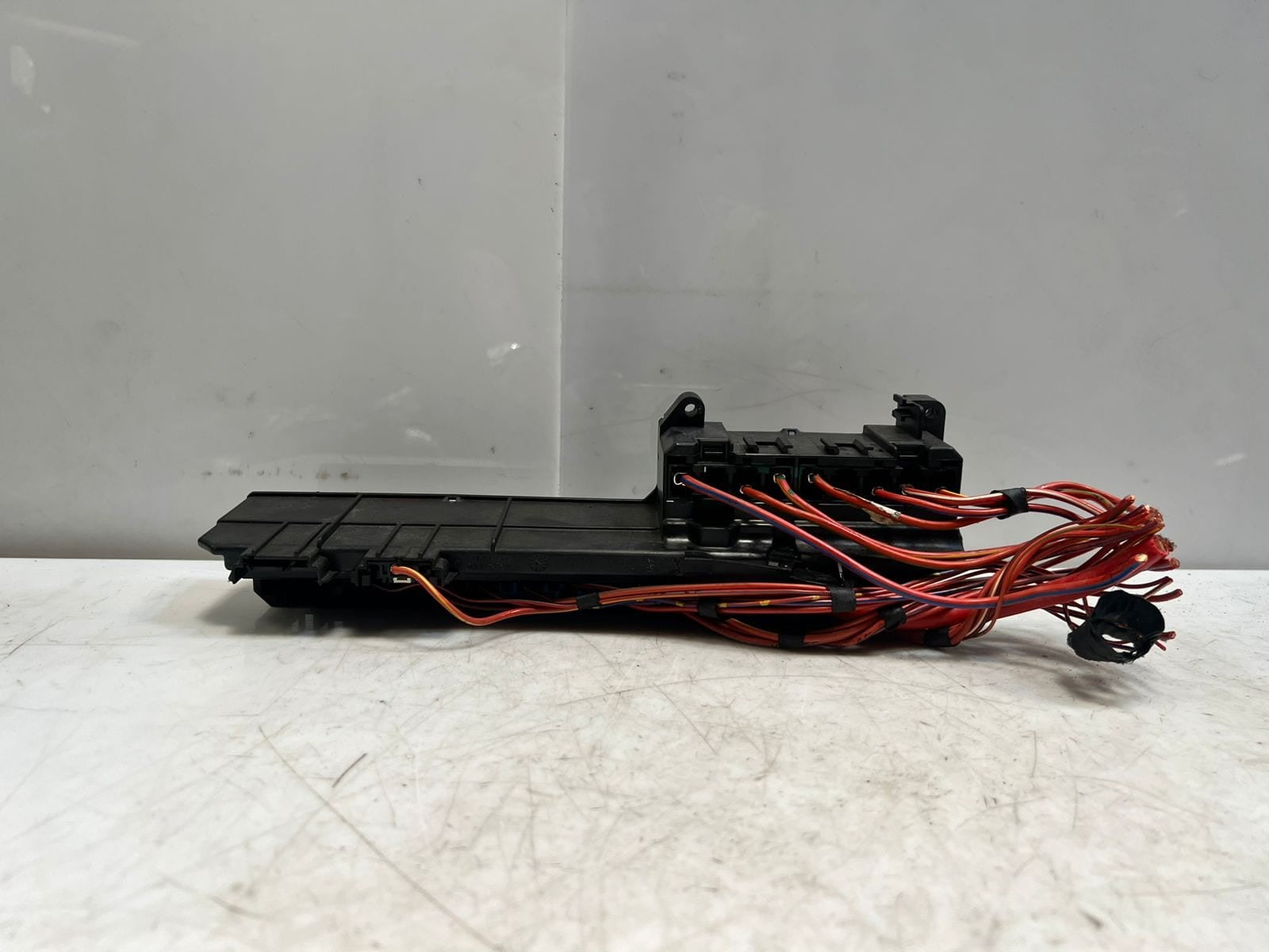 2004-2010 BMW 525i 5 Series E60 E61 528i Power Distribution Fuse Box 6957330 OEM