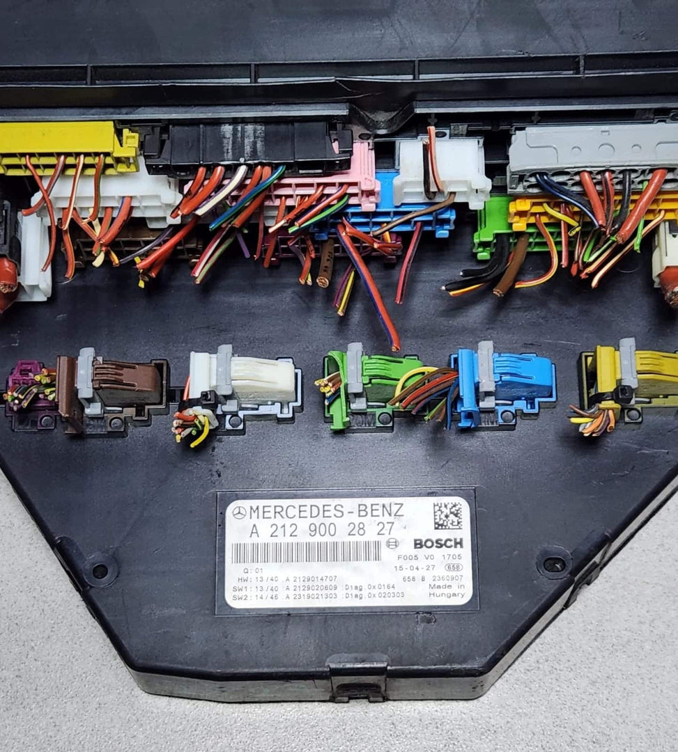 2010-2016 Mercedes-Benz E-Class Front SAM Module Relay Fuse Box A2129002827