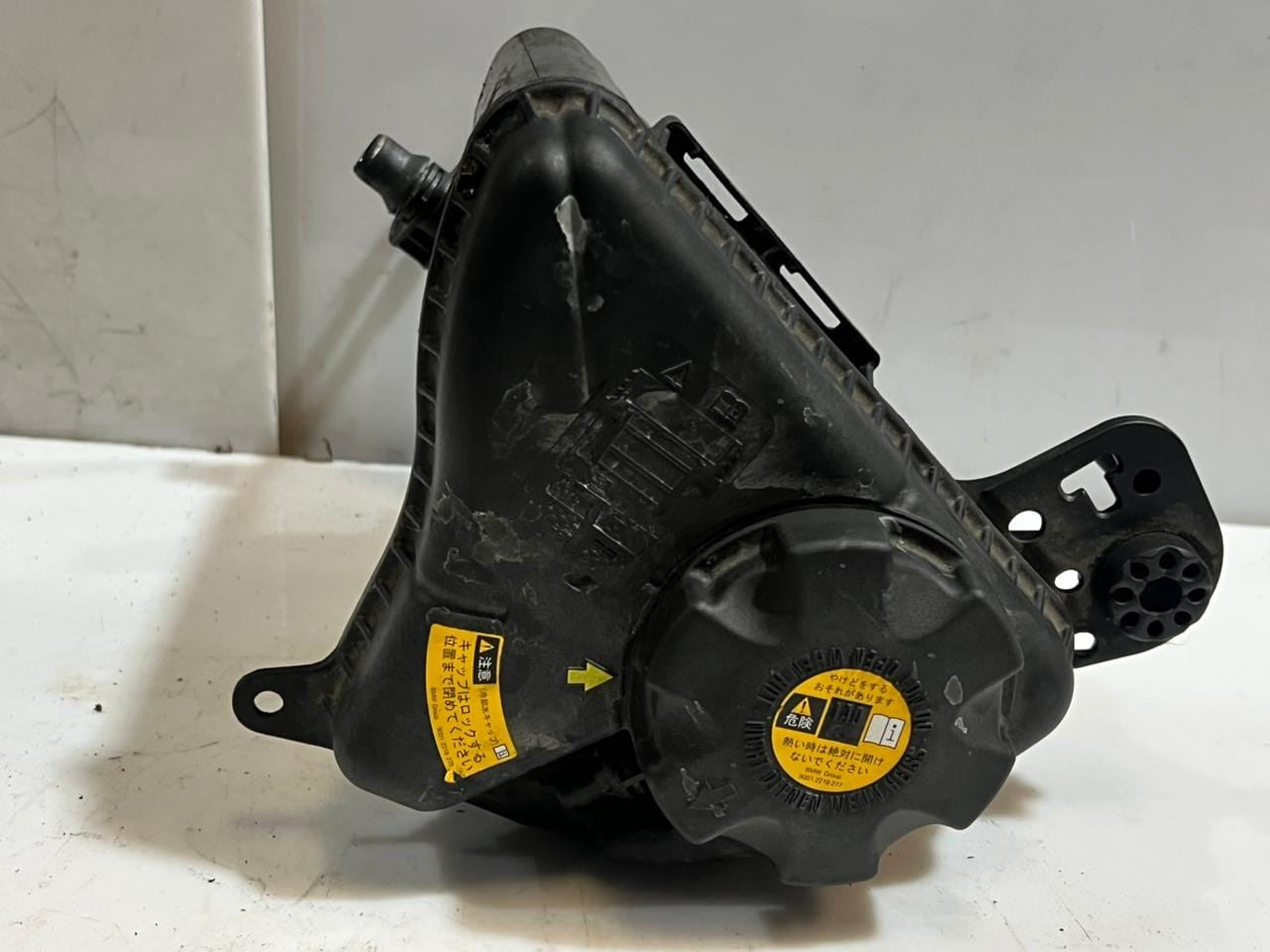 BMW M3 G80 F06 F07 F10 F11 F18 Coolant Expansion Tank 7647283 OEM
