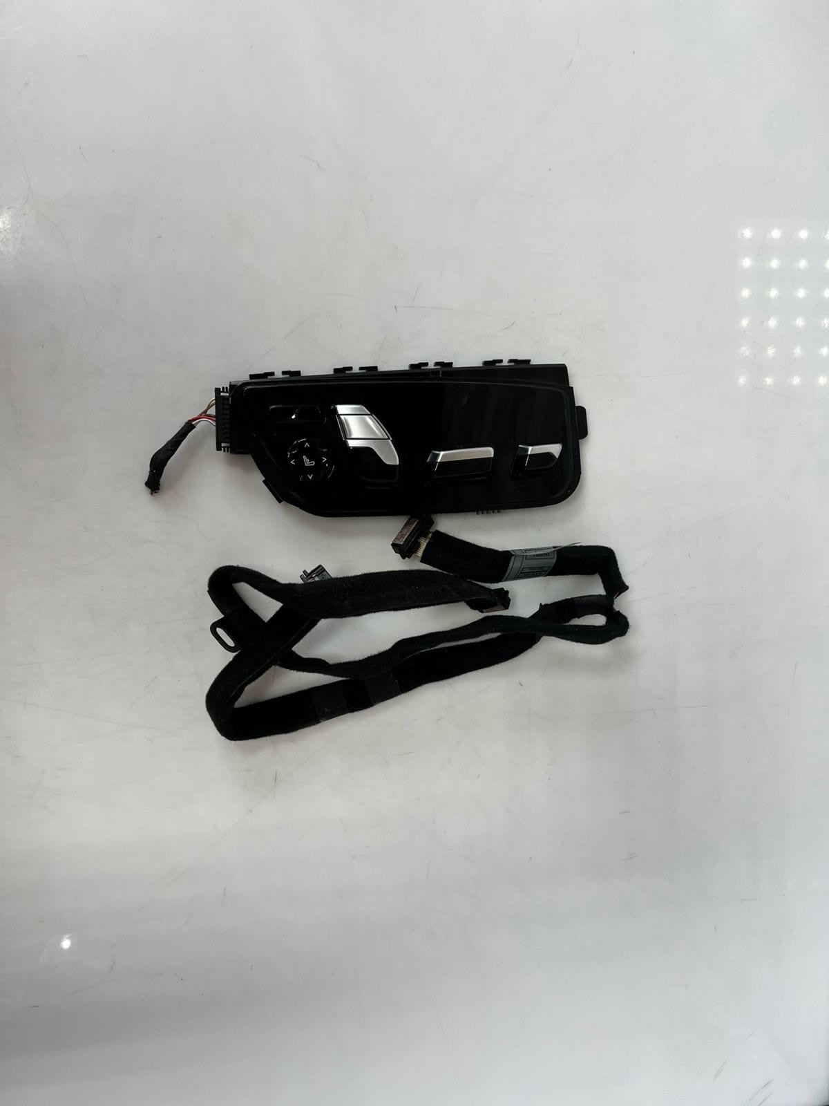 16-19 BMW 750i M550i F90 G11 G12 G30 Front Right Seat Adjustment Switch 9384520