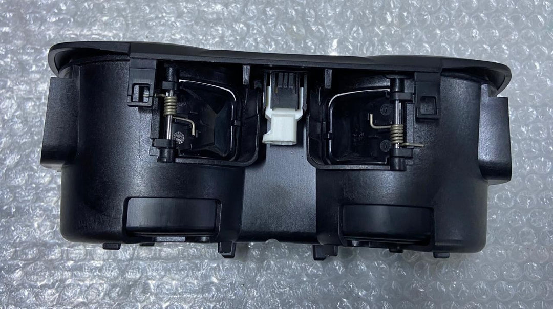 OEM BMW 4 Series G22 G23 G24 G26 Front Centre Console Cup Holder 6806803