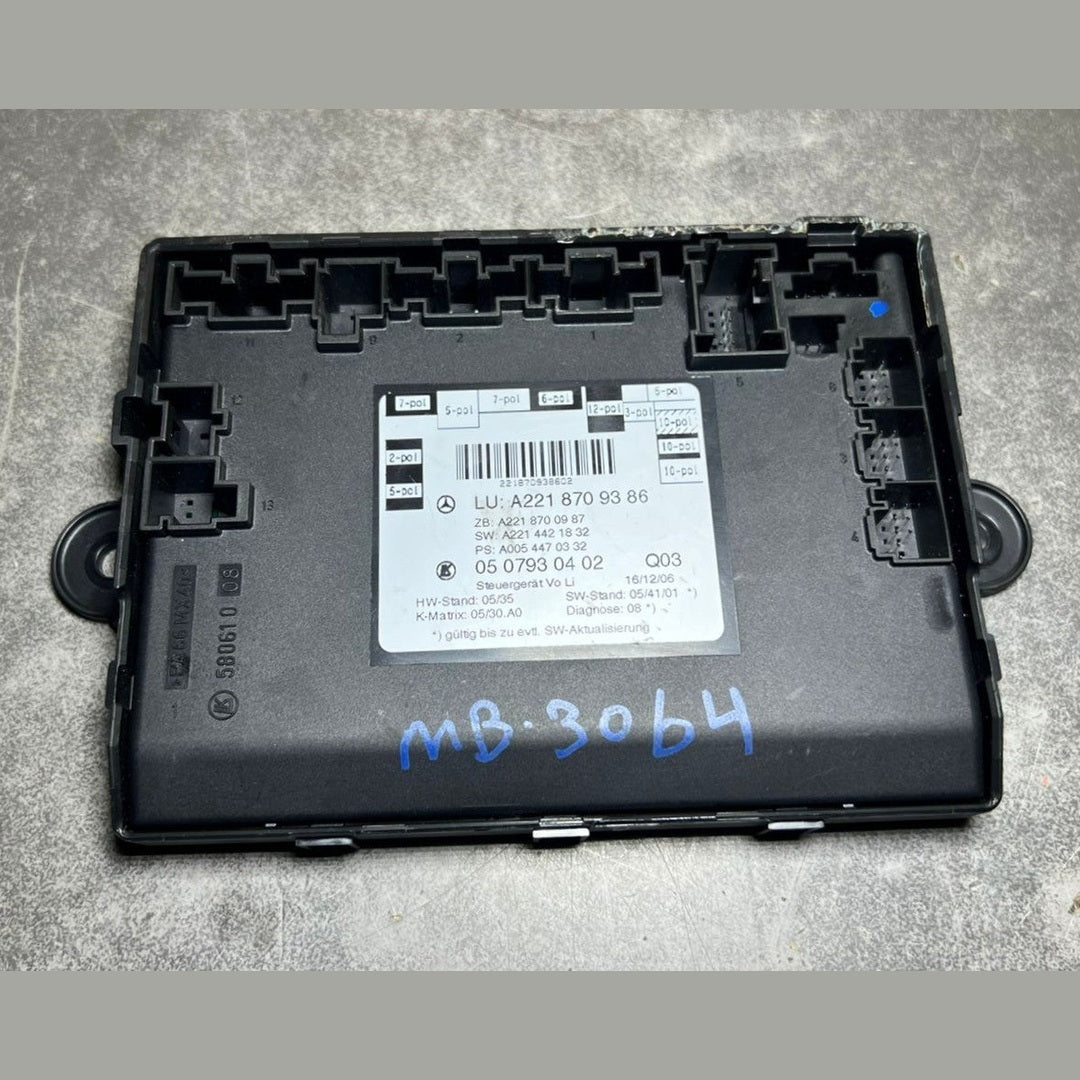 07-13 Mercedes W221 S-Class Front left Side Door Control Module A221 8709386 OEM