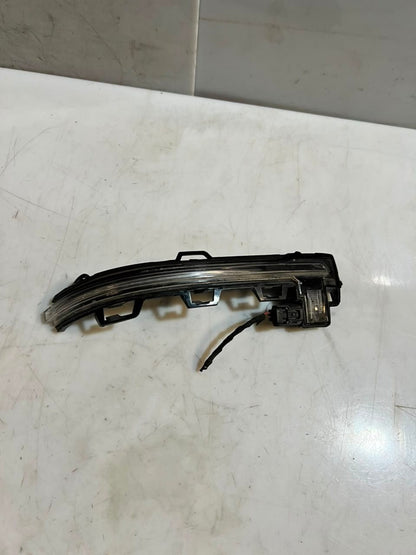 2018-2024 BMW X3 G01 X4 G02 X5 G05 X6 G06 G07 Mirror Turn Signal Light 7441439