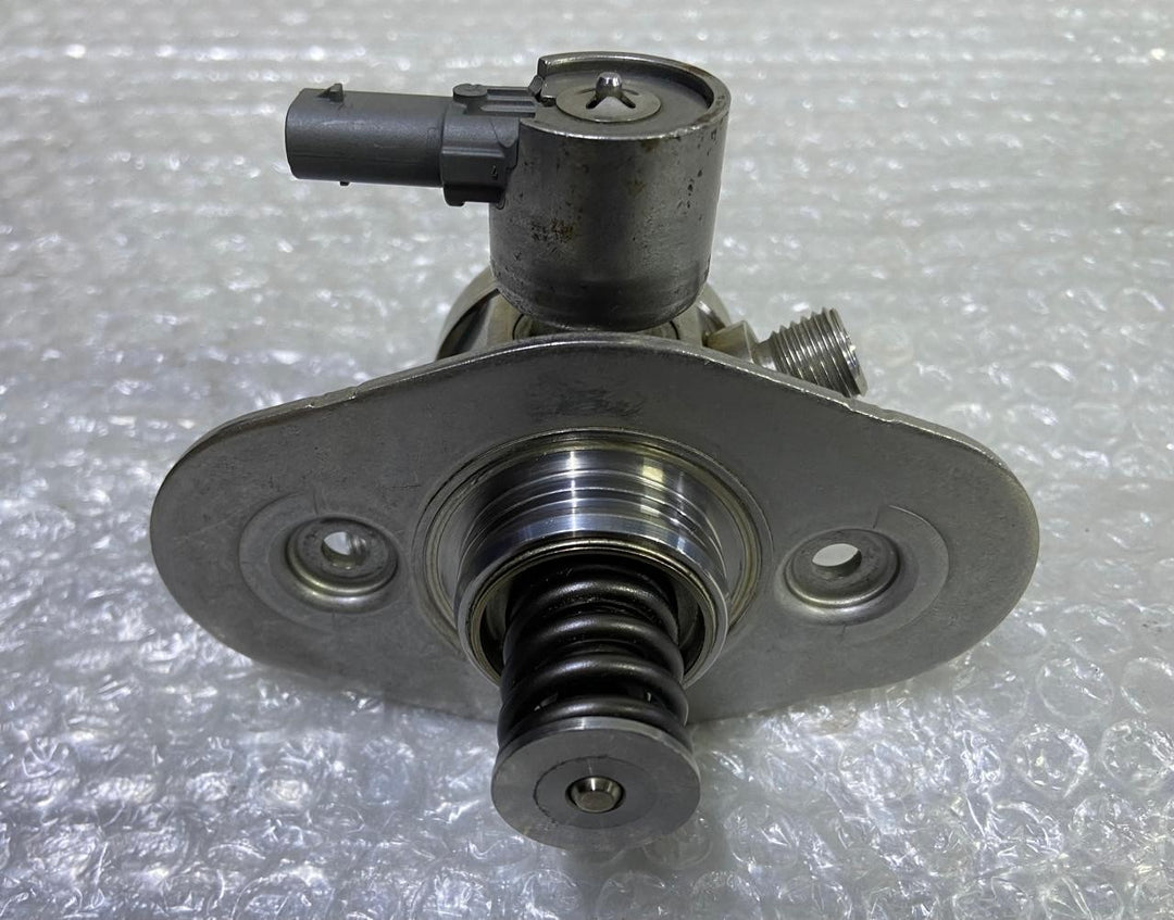 OEM BMW F45 225 xe F20 F21 F22 F23 high pressure pump high pressure pump 7636881