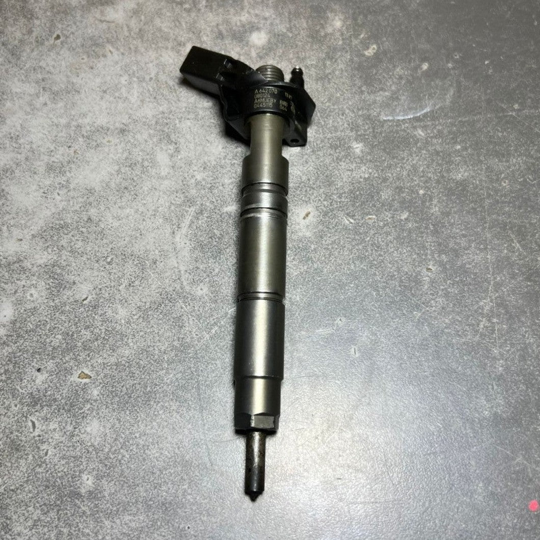 Genuine Mercedes W164 W211 Fuel Injector Sprinter OM642 A642 0701387 Oem Diesel