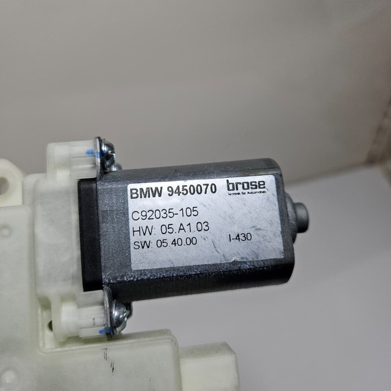 2019-2025 BMW X5 G05 X7 G07. Door Window Motor 9450070 Front Right