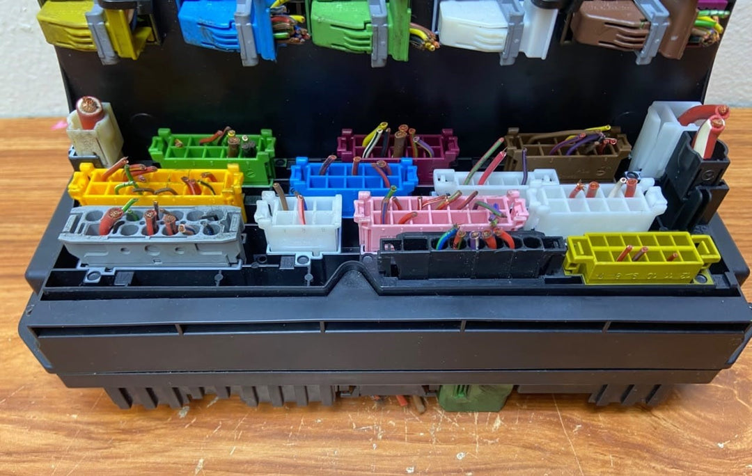 2010-2014 Mercedes CLS550 Sam Module Relay Fuse Box A2129007024 W218 CLS-Class