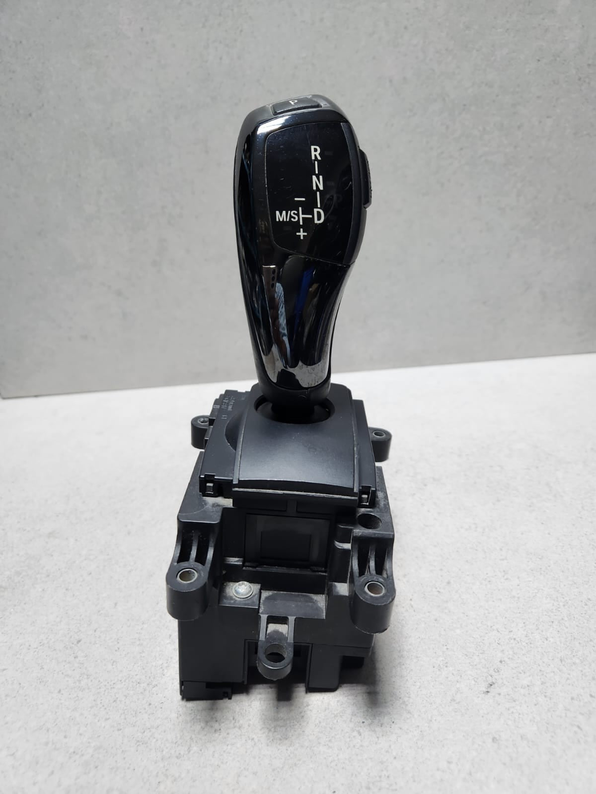 BMW Gear Selector Switch 9218104 5 Series F10 and 7 Series F01 F02 F03 RHD 