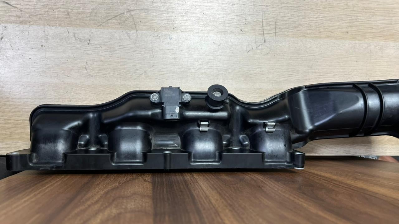 2012-2016 BMW M5 4.4L - LEFT Intake Manifold 7843275