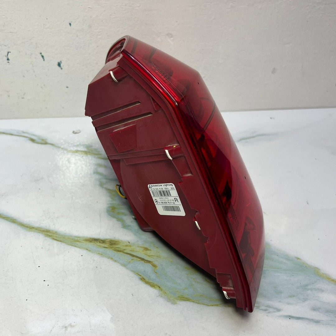 Mercedes W166 GL350 Rear Right Side LED Tail Light Brake Stop Lamp A166 9067601