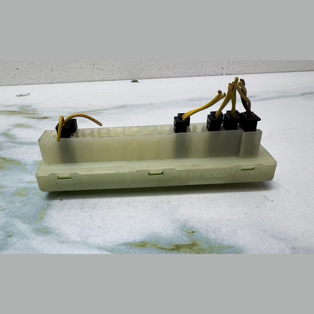 Mercedes Power Distributor A0009821012 C-Class W205 and Vito W447