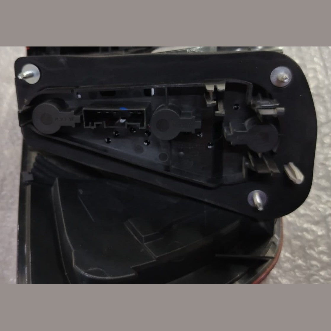 OEM BMW X1 E84 LCI REAR OUTER LIGHT DRIVER RIGHT SIDE 2990110