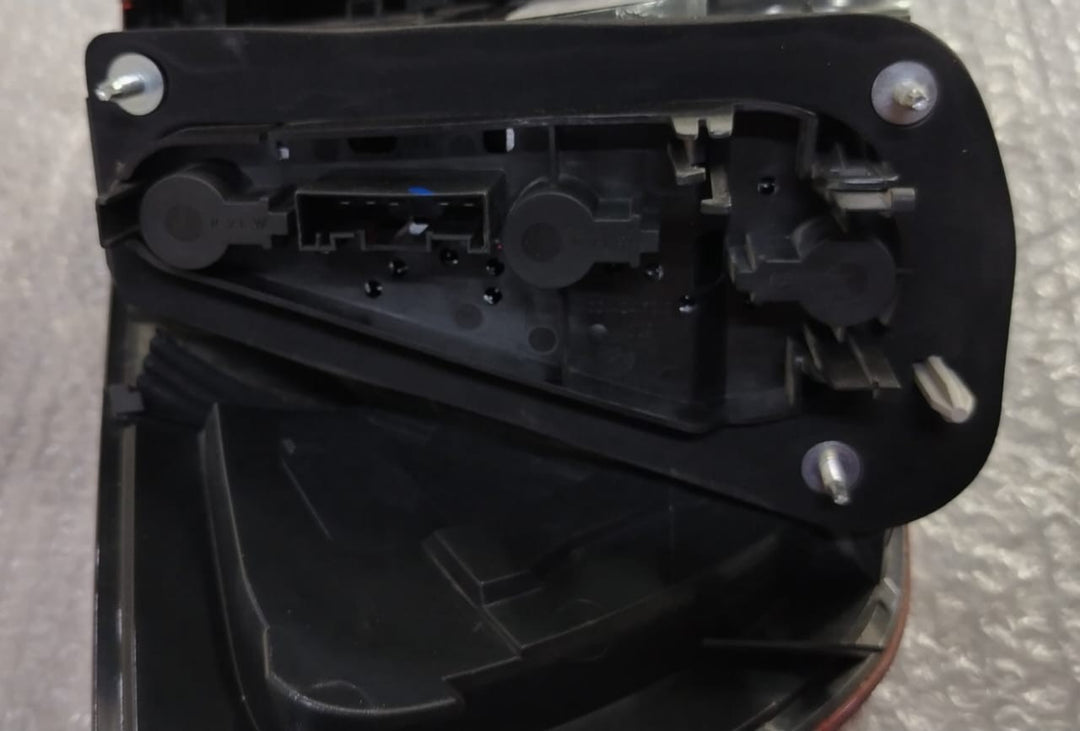OEM BMW X1 E84 LCI REAR OUTER LIGHT DRIVER RIGHT SIDE 2990110
