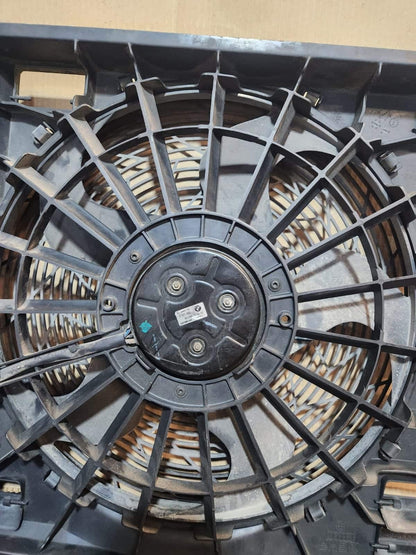 2002-2005 BMW 745i Radiator Cooling Fan Motor 6921925 745i 745Li 750i  E65 E66 
