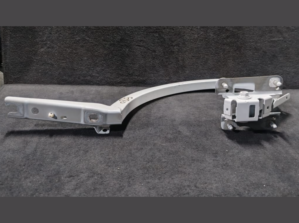BMW 3 SERIES G20 SALOON PAIR OF REAR TAILGATE BOOT HINGES WHITE 7430640 -7430639
