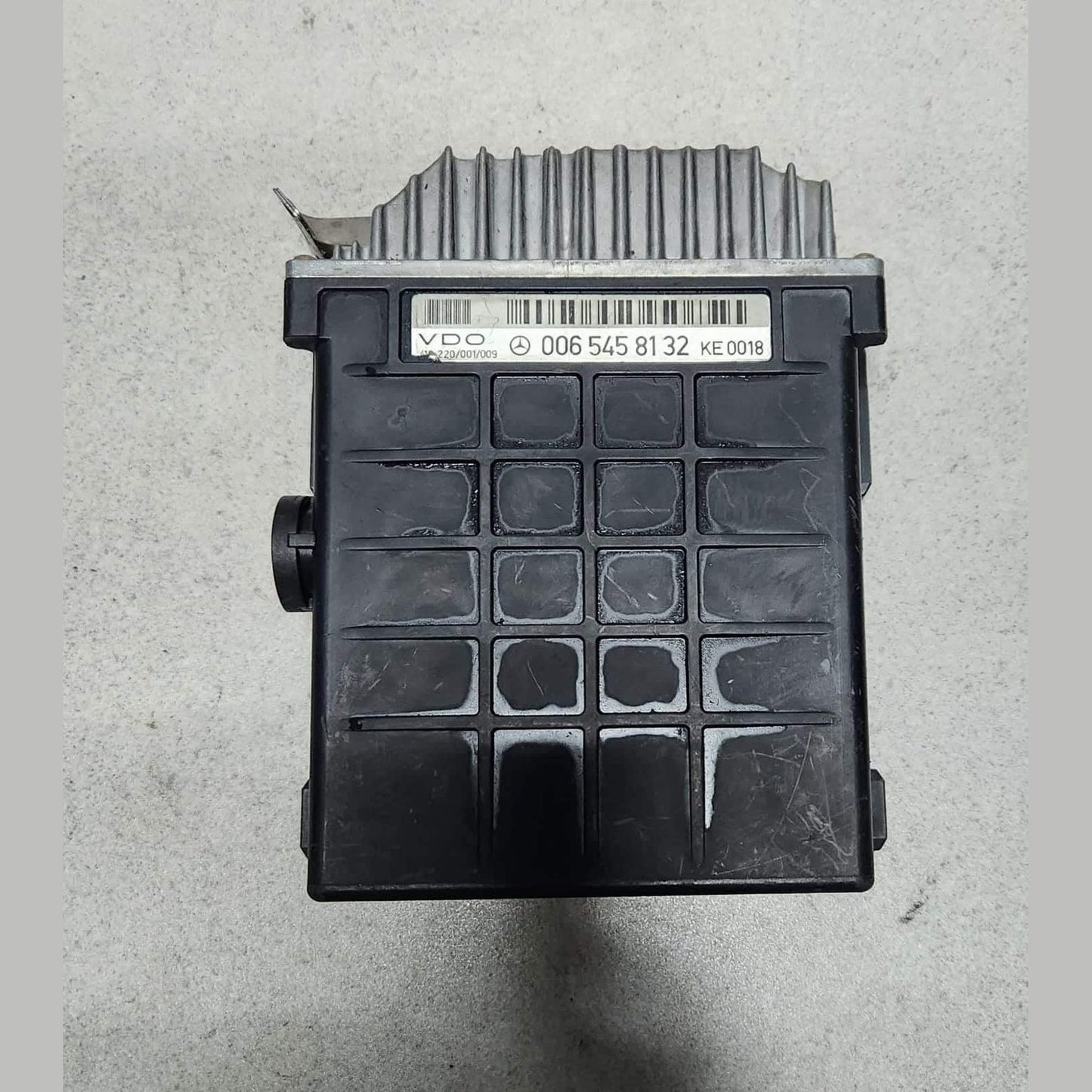 1989 Mercedes-Benz 560SEL Engine Control Unit 0065458132 Mercedes-Benz W126 560S
