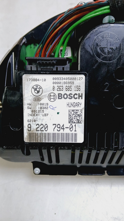 BMW 7 F01, F02 INSTRUMENT CLUSTER 9220794 4.4 PETROL
