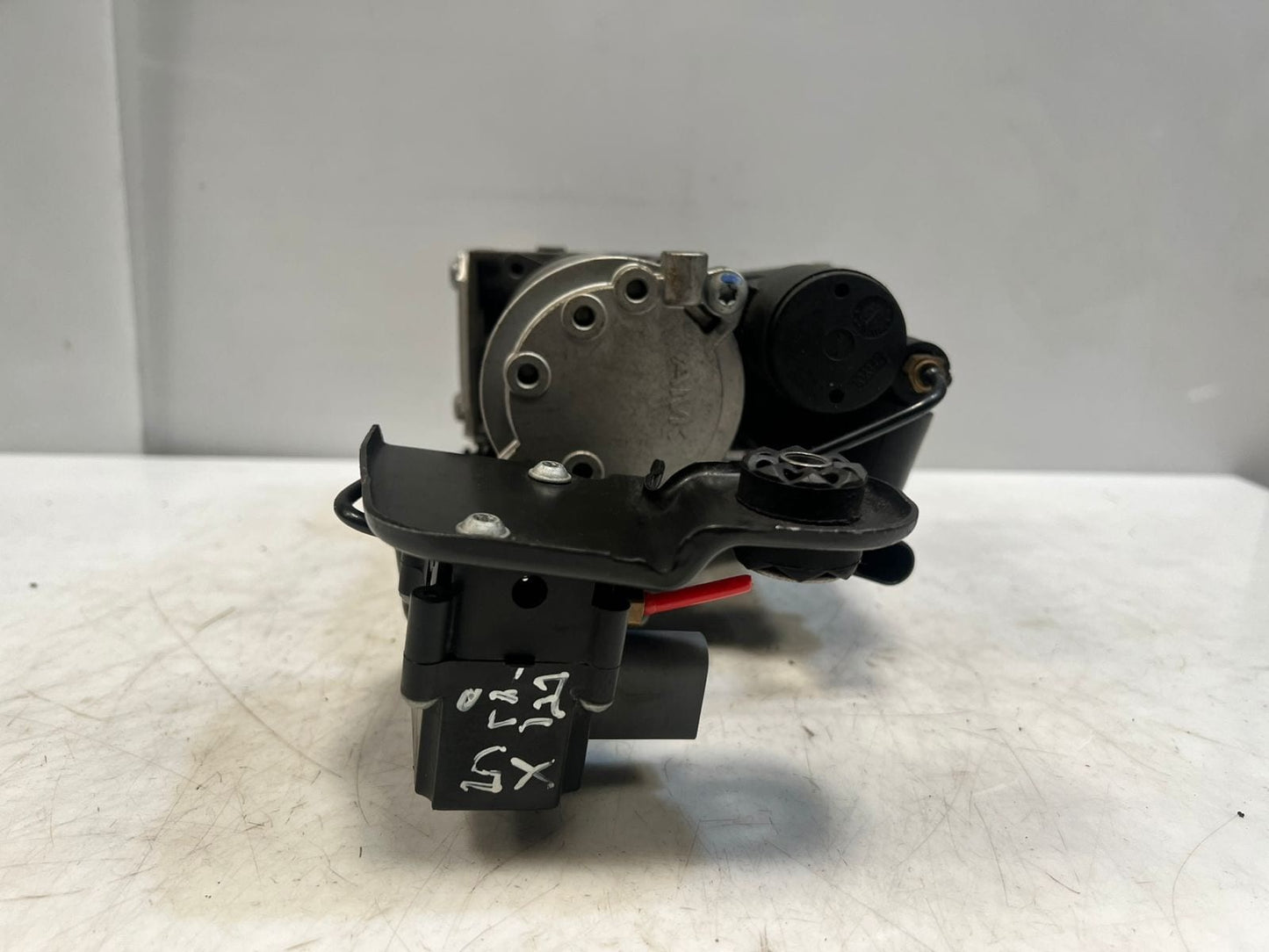2006-2014 BMW X5 E70 X6 E71 E72 Air Suspension Compressor AIR SUPPLY 6789938 OEM