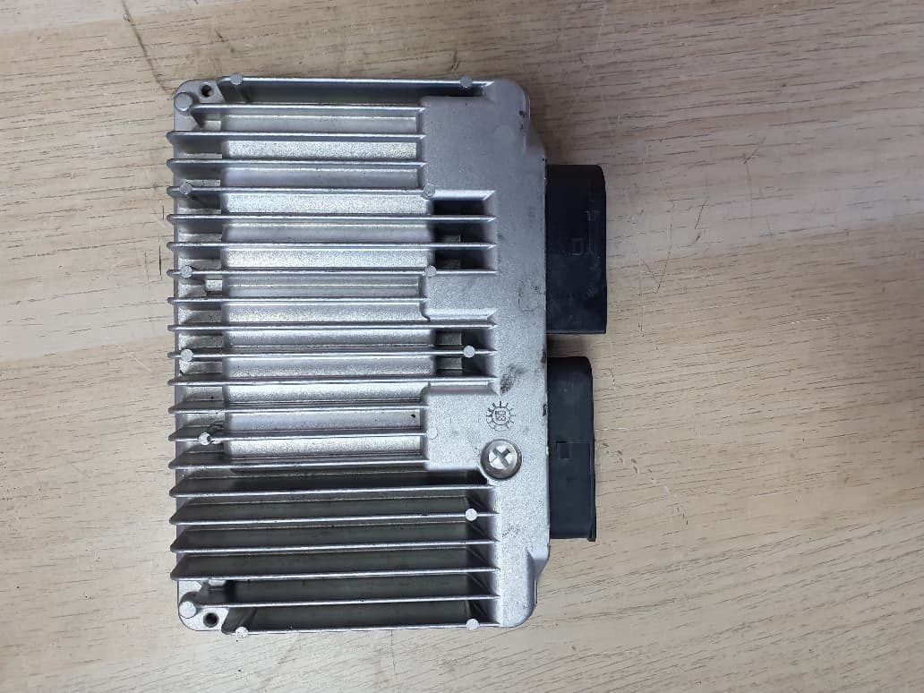 2004-2006 BMW 760i Engine Control Module 7520469 545i, 550i, 760i, and 760Li 