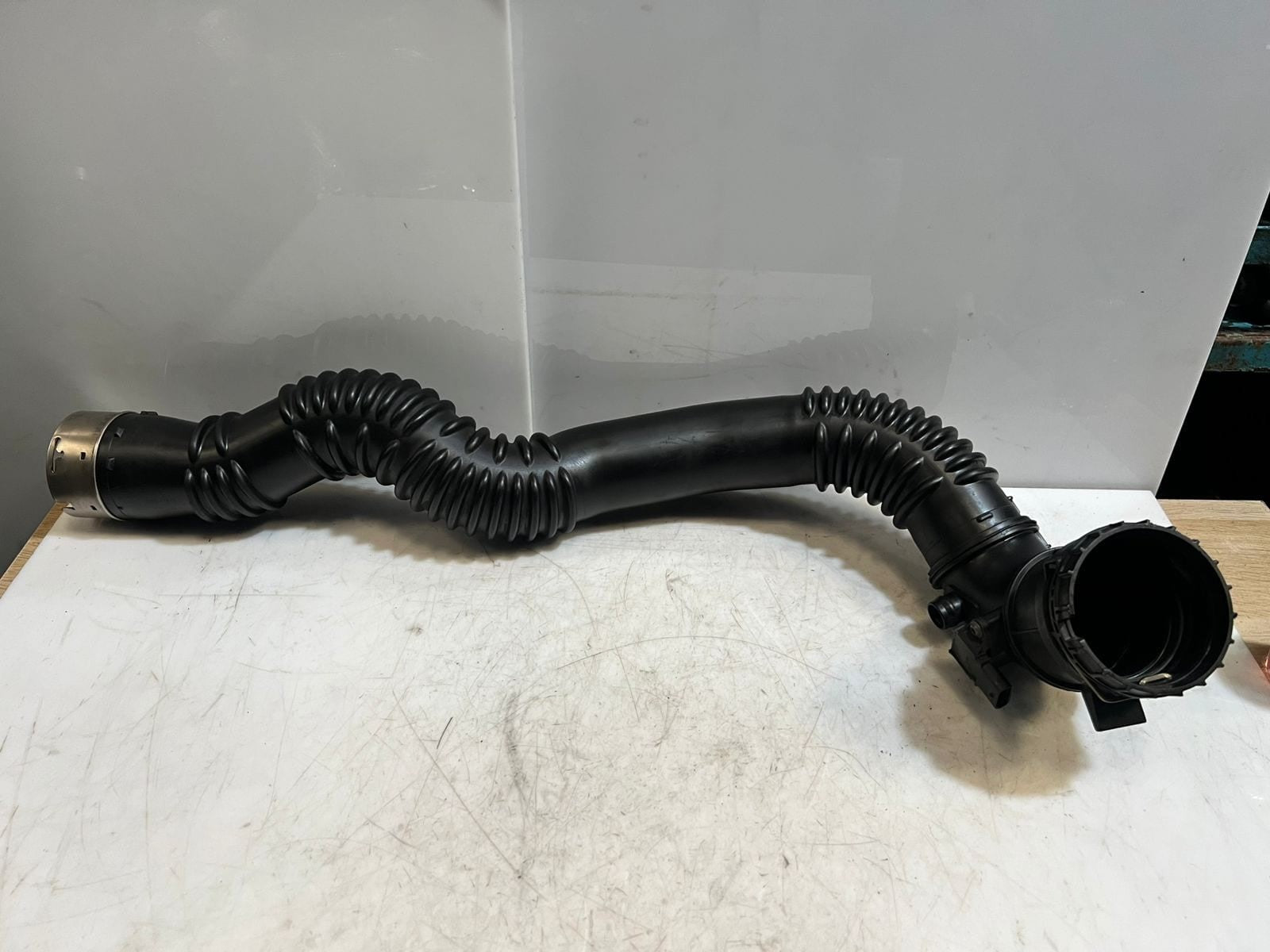 2011-16 BMW 528i 5' F10 F11 Turbo Intercooler Charge Air Intake Pipe 7612091 OEM