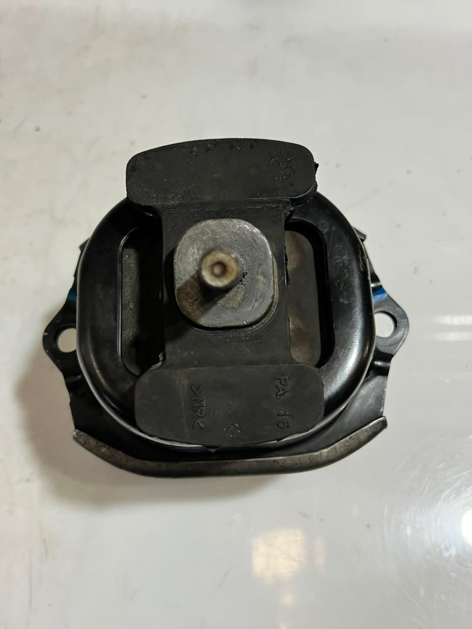 2013-2018 BMW X5 F15 X6 F16 Rubber Bearing Engine Mount, Left 6853103 OEM