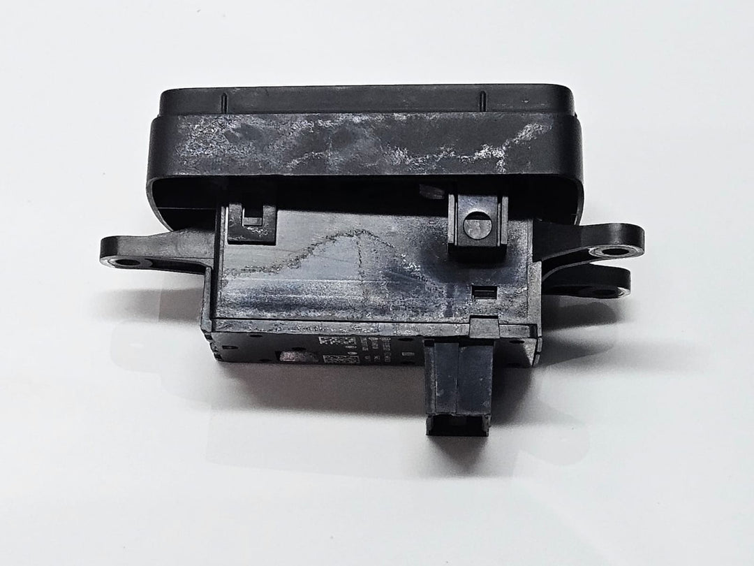  9385001-2014-2020 BMW 2 Series F45 F46 Electric Parking Brake Switch OEM