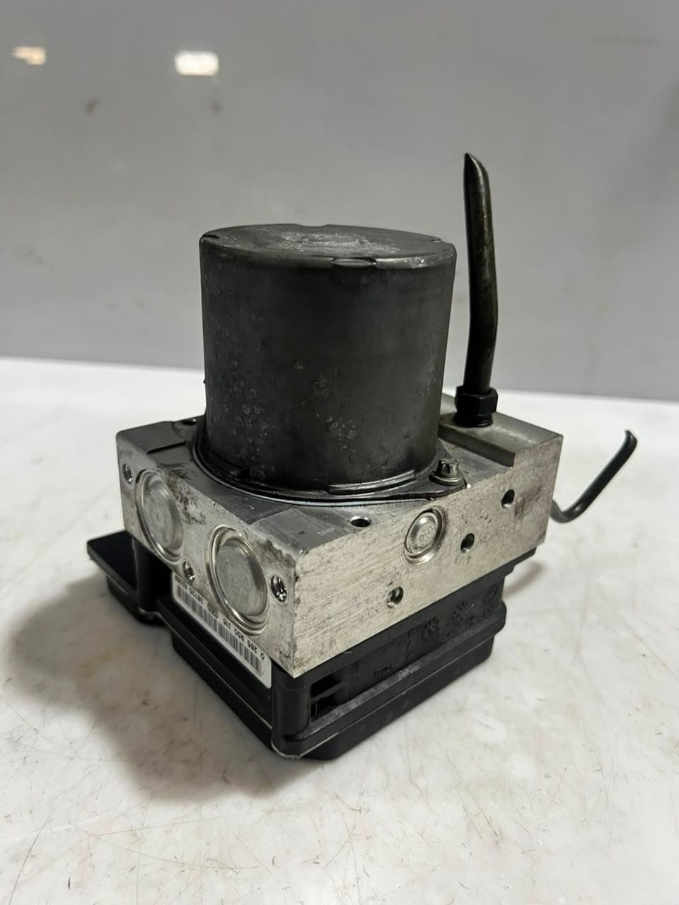 BMW 5 Series E60 E61 E63 E64 ABS Pump with Control Module 6766300 OEM
