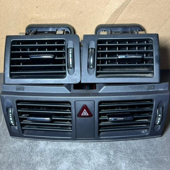 08-10 Mercedes W204 C-Class Front Center Dashboard  Heater A/C Air Vent Set
