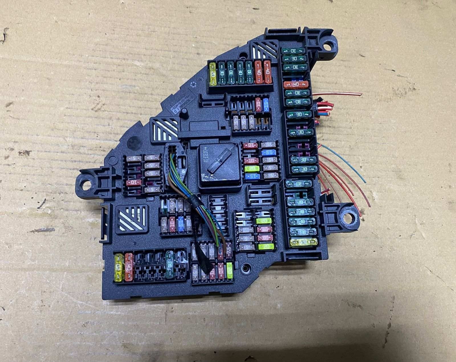 2011-2016 BMW 550i Power Distribution Box 9210857  F10, F11, F18, F12, F13, F01,