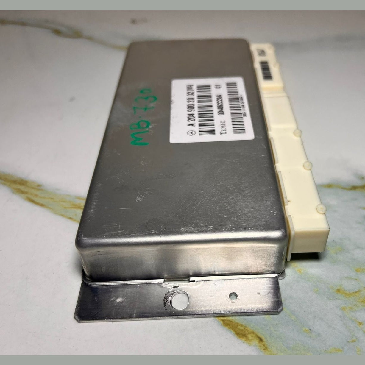 Mercedes-Benz W204 Air Suspension Dynamic Level Control Unit Module A 204 900 20
