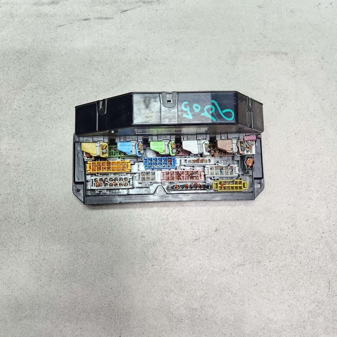 2010-2015 Mercedes-Benz C250 Front Sam Fuse Relay Box Module A2129009805