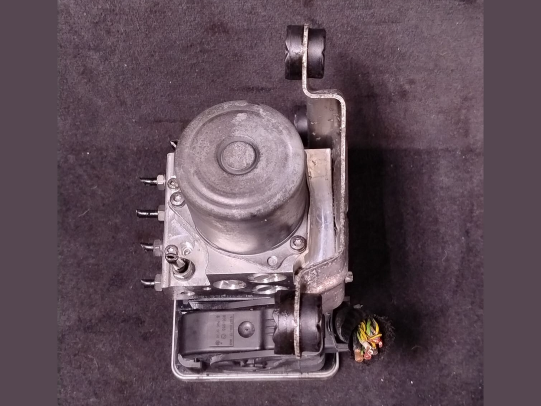 BMW 7 G11 G12 ABS ANTI LOCK BREAKING SYSTEM CONTROL  6887502