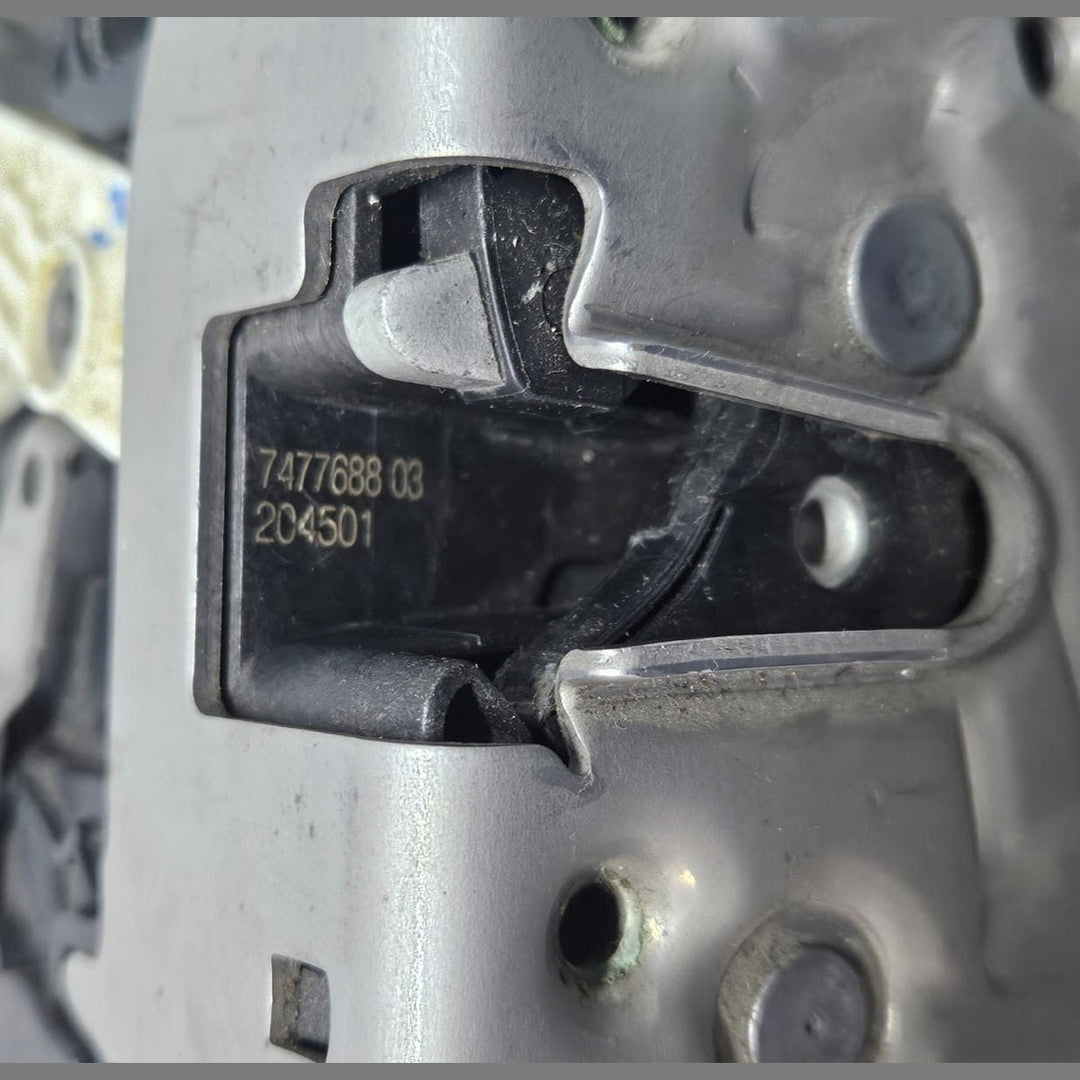 BMW 540I G30 FRONT RIGHT DOOR LOCK LATCH ACTUATOR 7477688 OEM