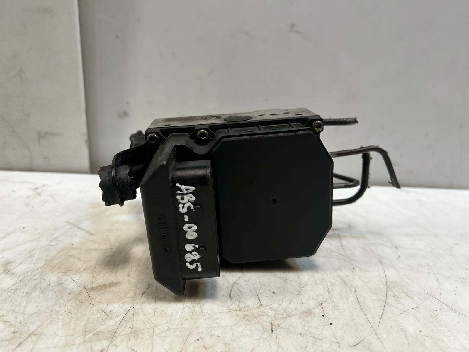 2000-2001 BMW X5 E53 Abs Pump anti-lock brake system Module 6758628 OEM